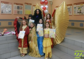 Танцовщицы клуба «Бахор» на фестивале в Минске