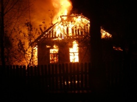 Дом в деревне Бацевичи сгорел практически полностью