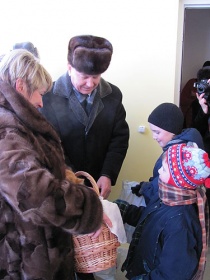 Пётр Рудник в детской SOS-деревне Могилёв