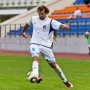 Нападающий «Днепра» Игорь Зенькович бьёт по воротам